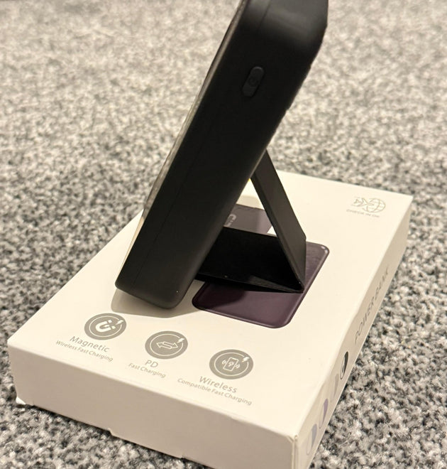 10000 mAh Magnetic Power Bank with Stand